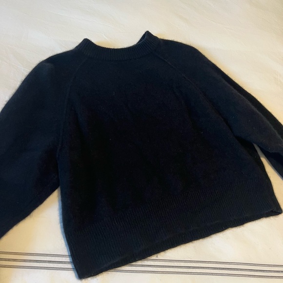 Black Cashmere Cropped Sweater - Picture 5 of 5